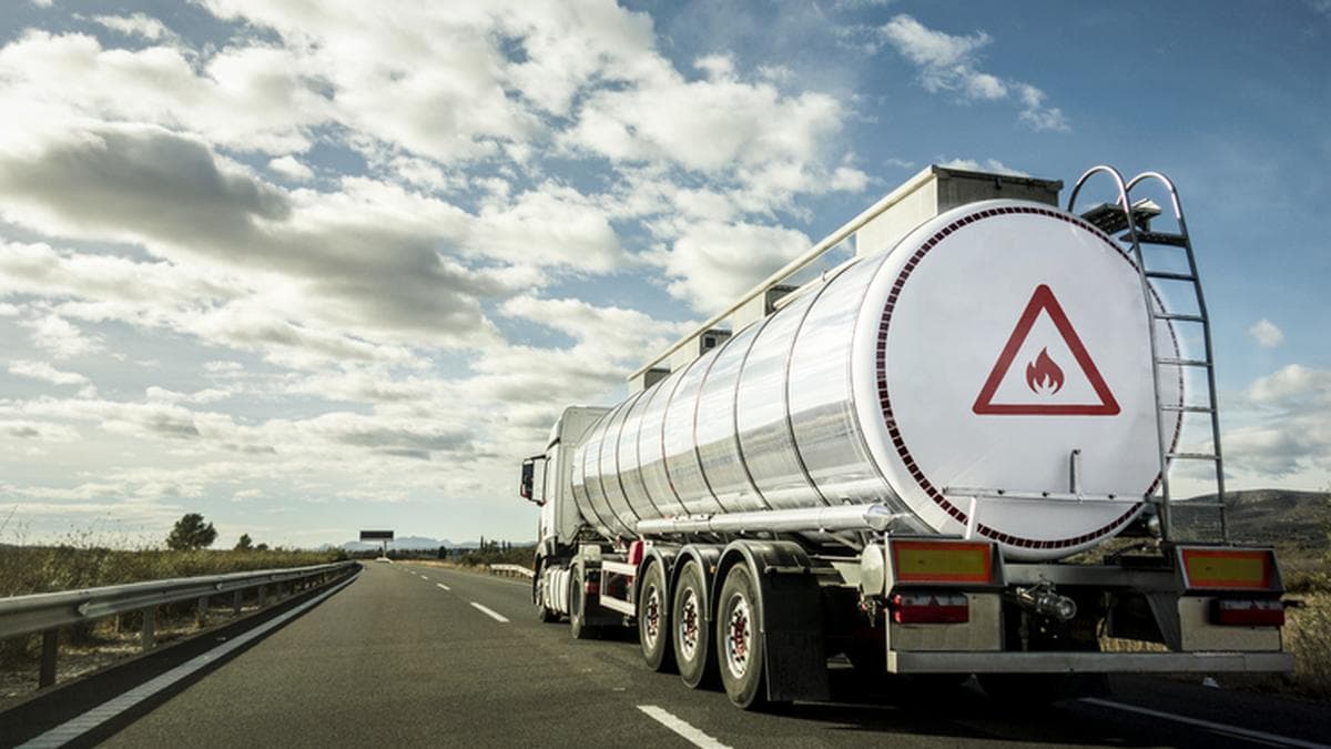 Russia Keeps Ban on Selling Gas and Fuel Until 2027
