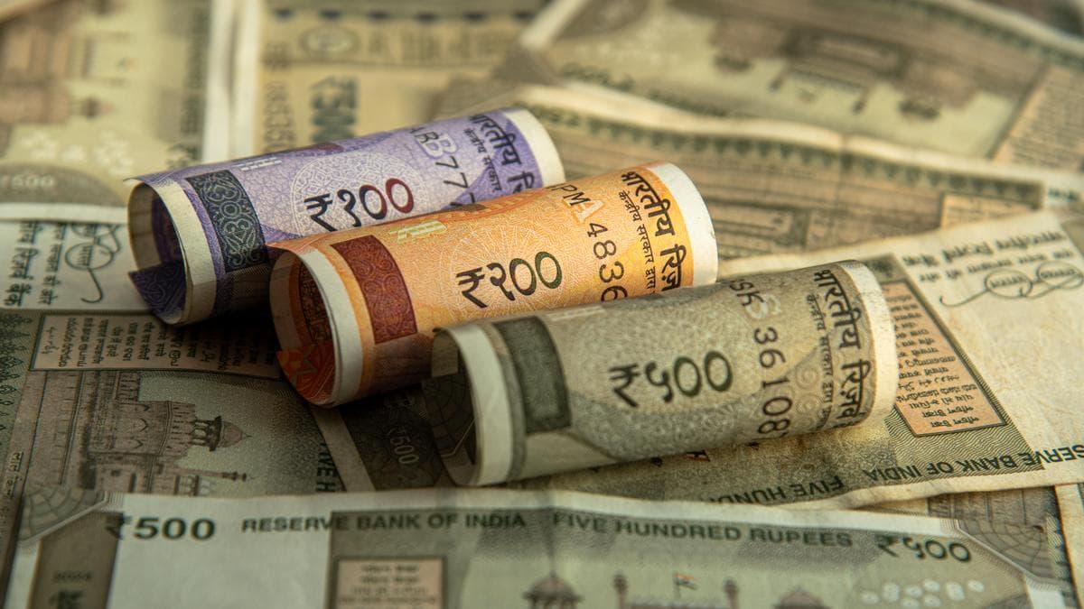 Rupee Bounces Back 18 Paise, Hits 96.55 Against Dollar Amid Market Volatility