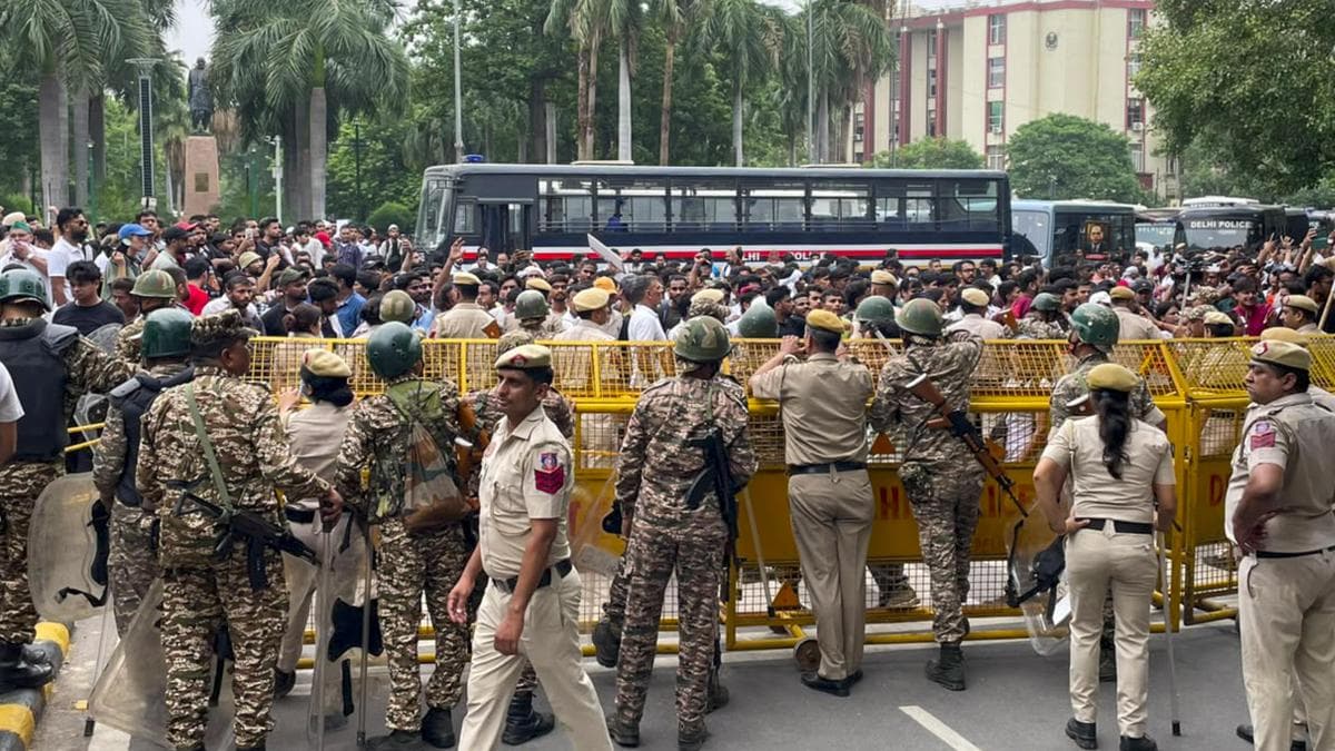 Ex-Police Want to Protest in Delhi