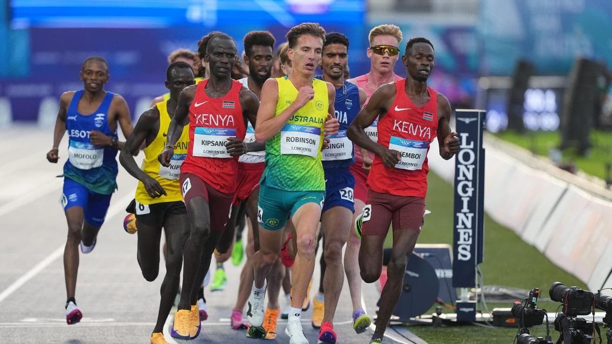 Indian Runner Gulveer Wins Bronze Medal in 5000 Metres Race