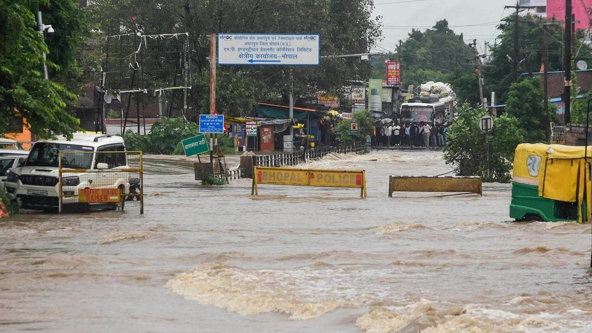 Heavy Rain Traps People in Madhya Pradesh
