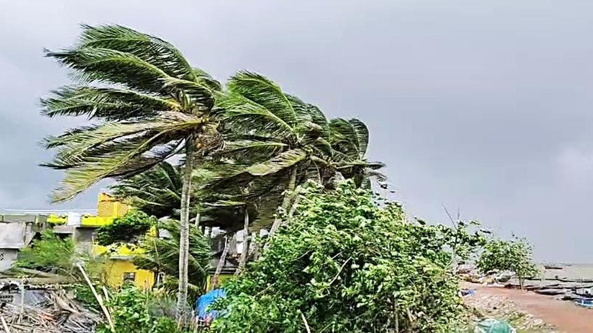 Heavy rain forces 10,000 people to leave homes in Odisha