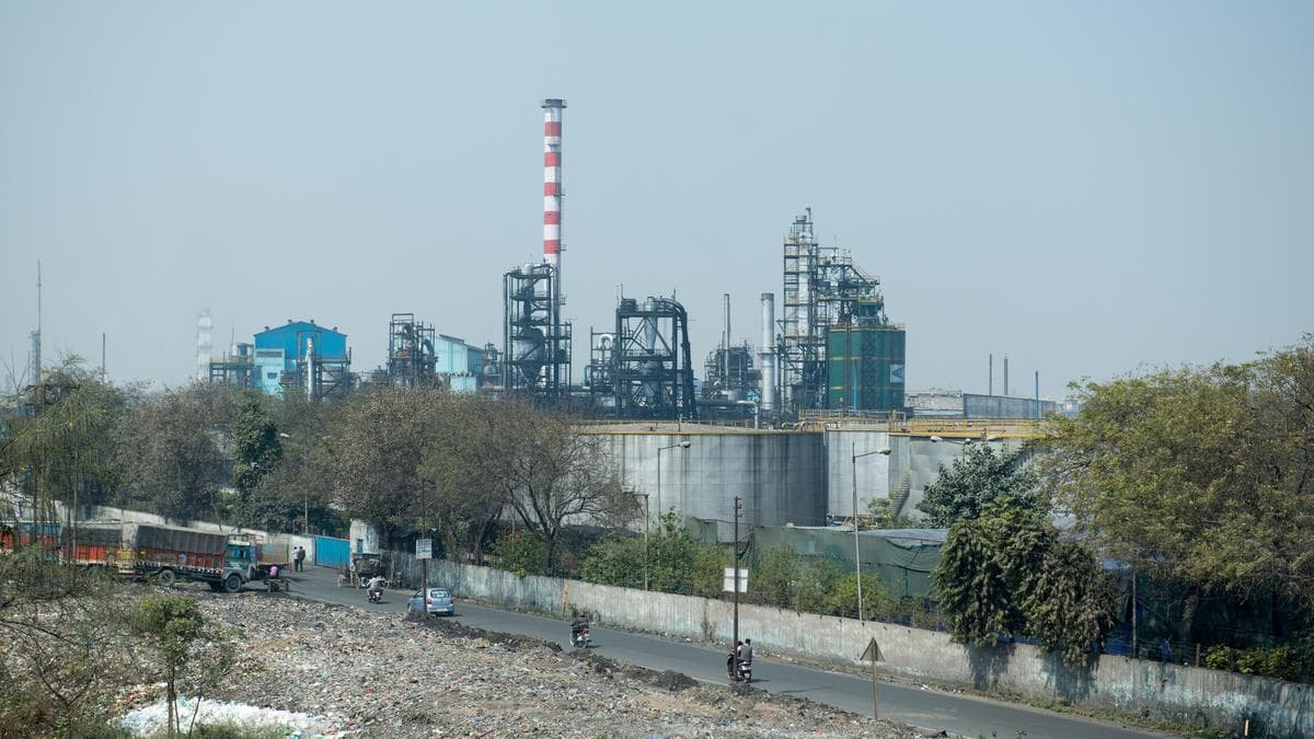 India sets cooking gas making goals for big oil companies