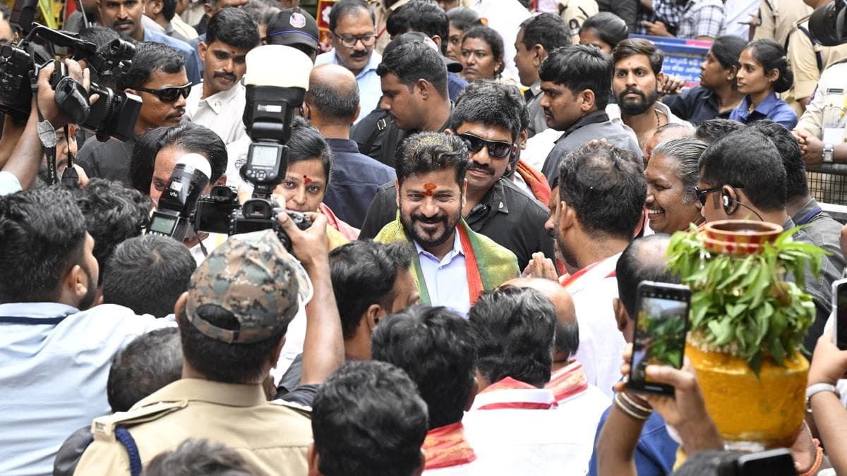 People get angry after long waits at temple festival