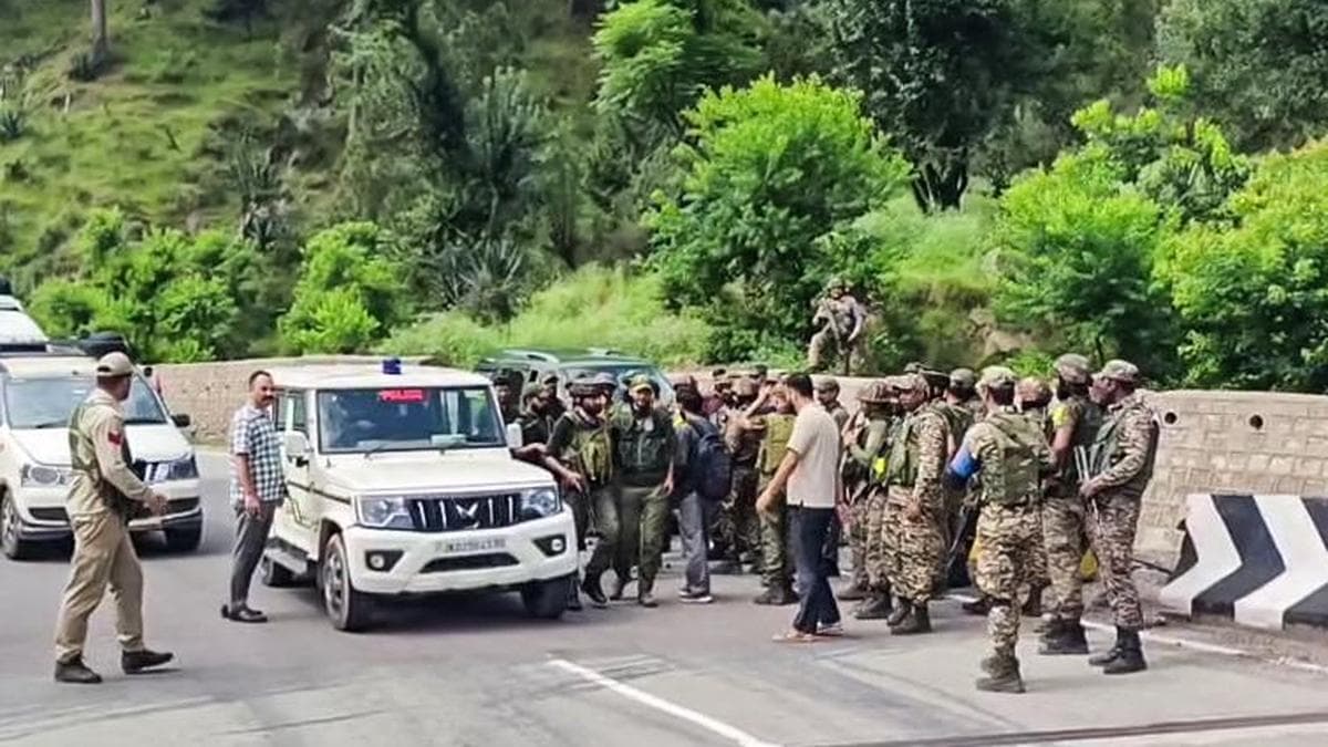 Man Arrested After Car Runs Past Police Checkpoint in Kashmir