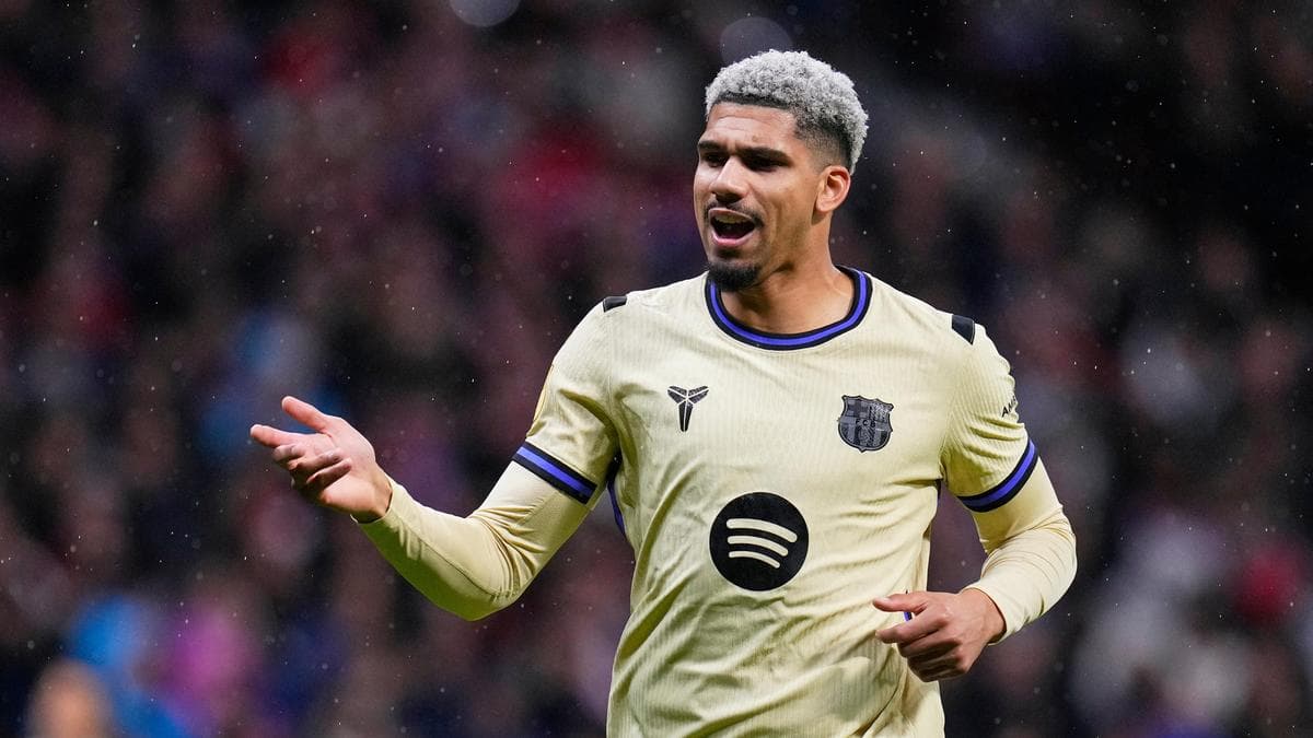 Footballer Ronald Araujo joins Liverpool on loan