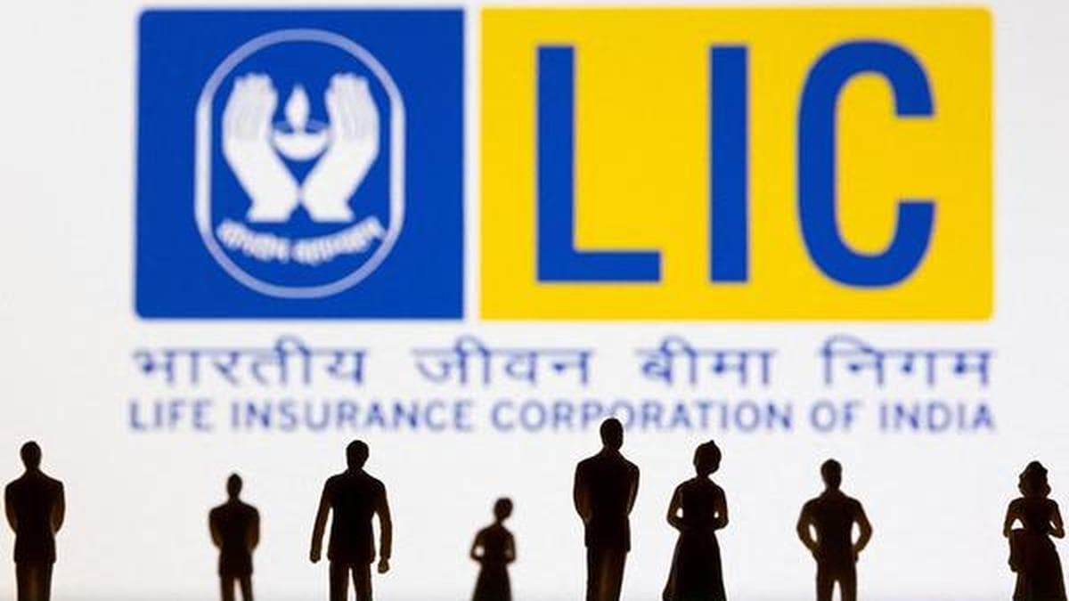 LIC names Shatmanyu Shrivastava as its new finance chief